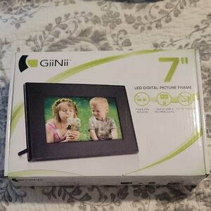 Black 7" LED Digital Picture Frame